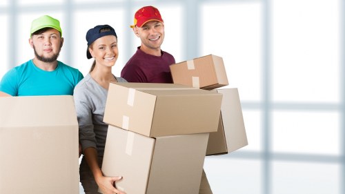 Local movers planning access and parking for a Bermondsey flat move