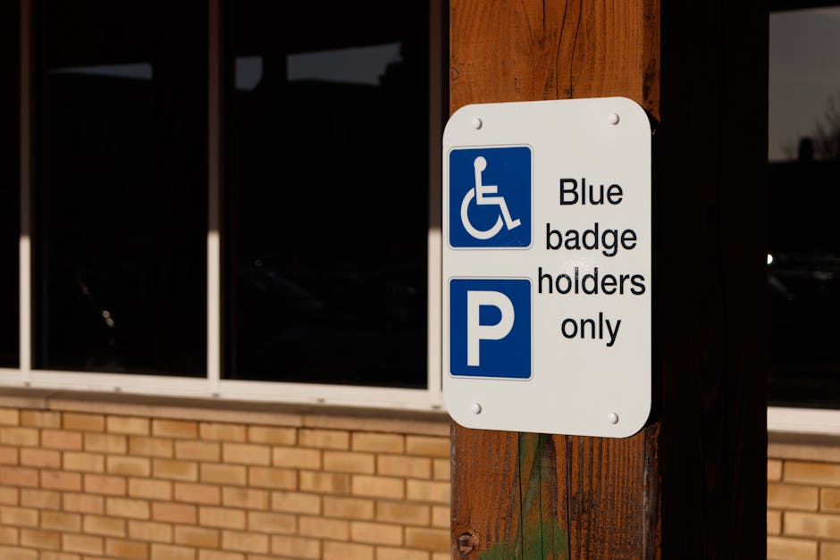 Four blue parking permit signs with white 'P' symbols and the words 'vergunning-houders' and 'AUTODATE' displayed on metal posts are positioned in front of a modern, vertically ribbed metal wall with 